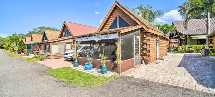 海滨社区舒适小屋出租，带码头(Okeechobee Cabin in Waterfront Community with Dock!)图片