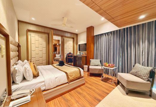 Hotel Sawera Grand Near Golden Temple Hotel Overview