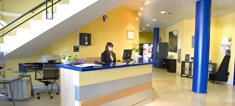 艾拉佩洛格罗尼奥酒店(Iraipe Logroño Hotel)图片