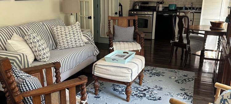 Carriage House under Live Oaks In Historic Downtown Beaufort with Patio Garden图片