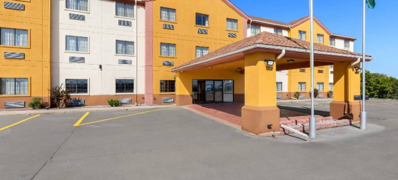 品质酒店及套房麦卡莱斯特69号公路(Quality Inn & Suites McAlester on Hwy 69)图片