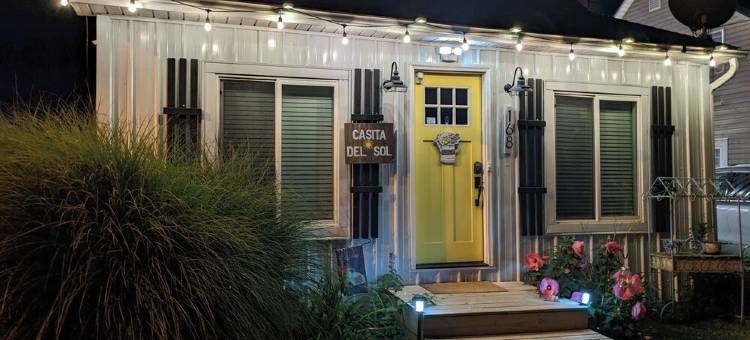 Cheerful & cozy 3 bedroom cottage near lake with hot tub图片