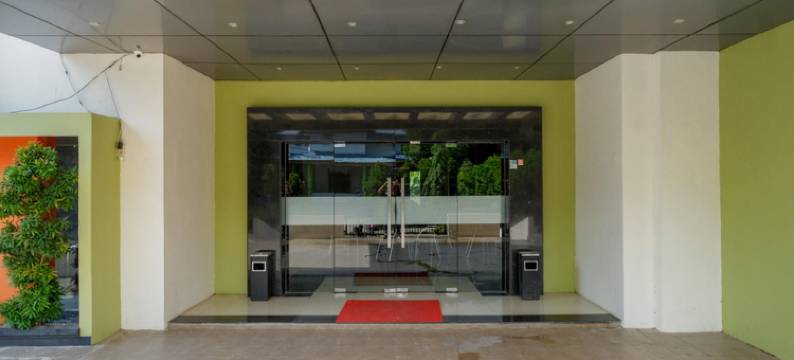 红多兹Plus酒店-近肯达里大陆酒店(RedDoorz Plus Near Hotel Benua Kendari)图片