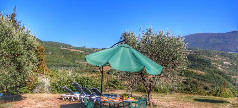 Holiday home with pool near Assisi图片