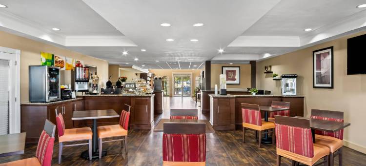 品质酒店套房欧文-拉斯科利纳斯(Quality Suites Irving-Las Colinas)图片