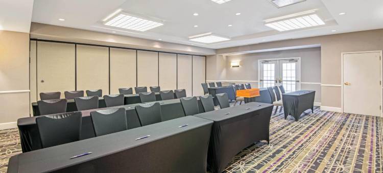 圣安东尼奥机场拉昆塔温德姆套房酒店(La Quinta Inn & Suites by Wyndham San Antonio Airport)图片