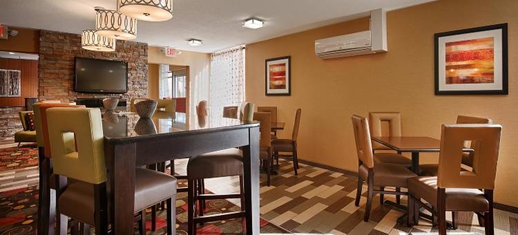 韦恩堡豪华贝斯特韦斯特酒店(Best Western Luxbury Inn Fort Wayne)图片