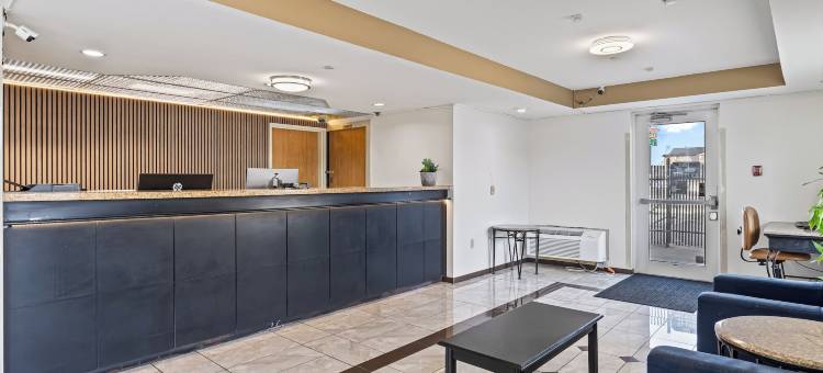 南帕罗德威套房旅馆(Rodeway Inn & Suites)图片