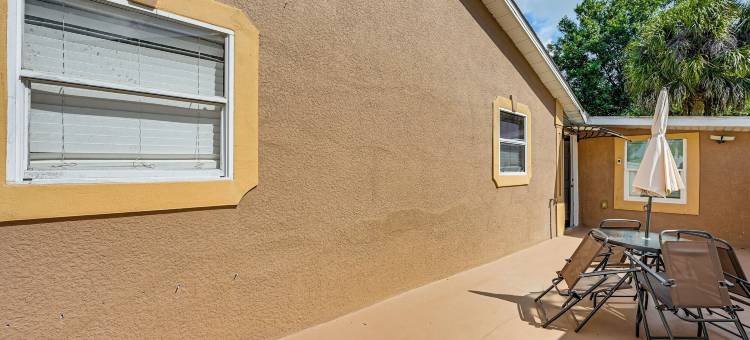 距公共泳池2英里！带庭院的那不勒斯舒适小屋(2 Mi to Public Pool! Cozy Naples Cottage w/ Patio)图片