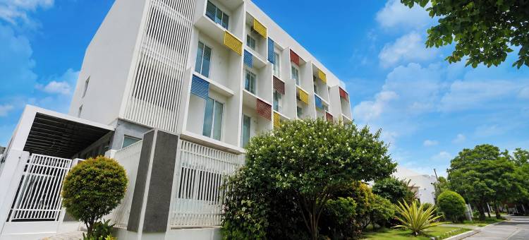 达玛库龙橡树镇屋酒店(Townhouse Oak Hotel Damar Kurung)图片