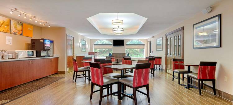 威尔克斯巴里竞技场舒适套房酒店(Comfort Inn & Suites Wilkes Barre - Arena)图片