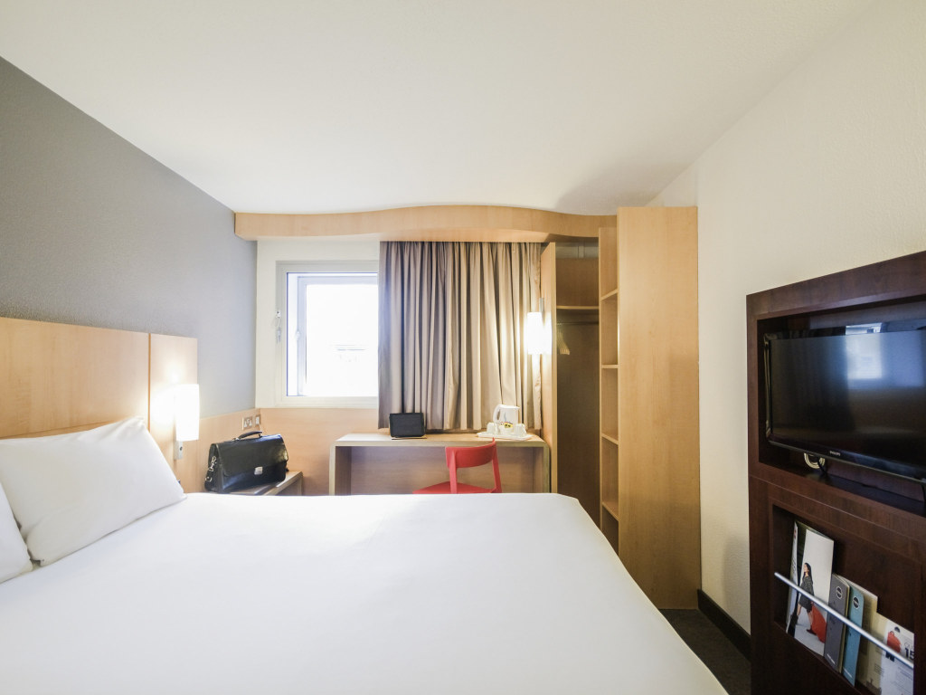 Ibis London Heathrow AirportOver view