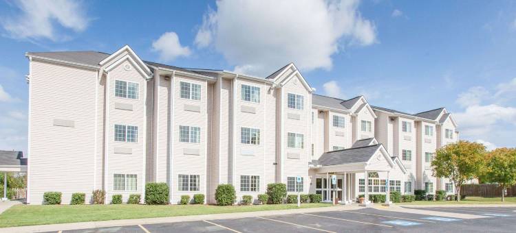 罗吉斯温德姆麦客达套房酒店(Microtel Inn & Suites by Wyndham Rogers)图片