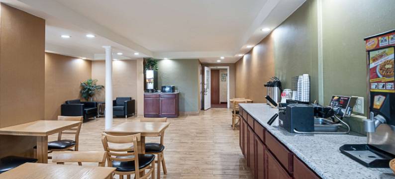 皮姆利科赛马场附近凯艺酒店(Quality Inn Near Pimlico Racetrack)图片