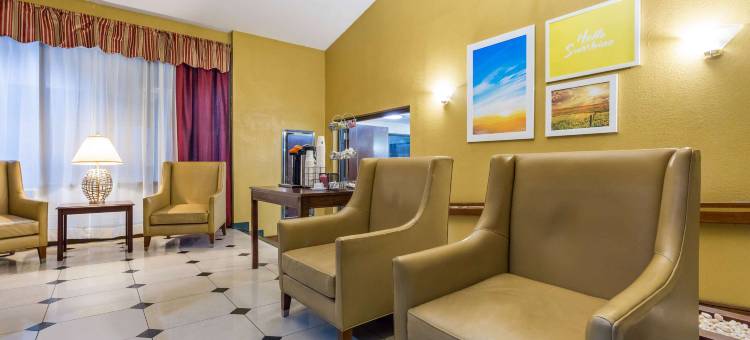 落基山黄金东部温德姆戴斯酒店(Days Inn & Suites by Wyndham Rocky Mount Golden East)图片