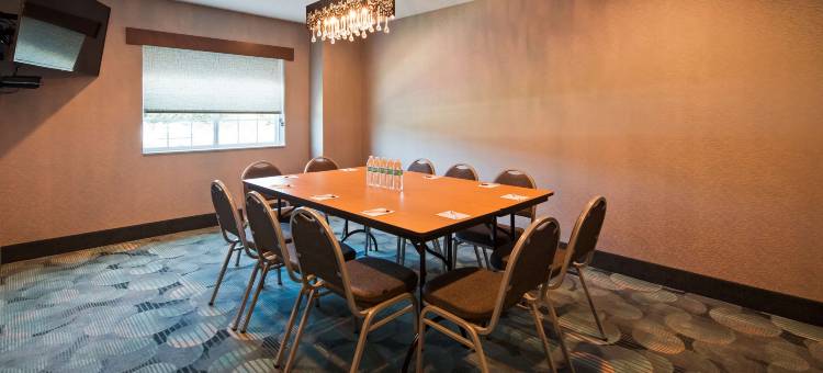 艾诺拉哈里斯堡贝斯特韦斯特优质套房酒店(Best Western Plus Harrisburg Mechanicsburg)图片