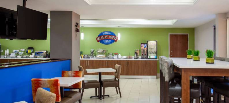 麦克多诺温德姆呗盟酒店(Baymont by Wyndham McDonough)图片