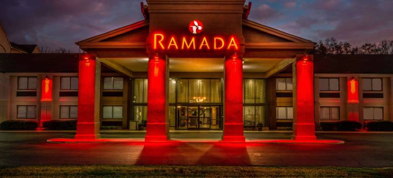 土斯卡鲁沙华美达酒店(Ramada by Wyndham Tuscaloosa)图片