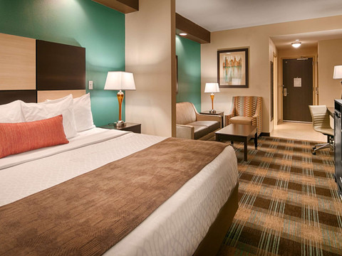 中庭贝斯特韦斯特优质套房酒店