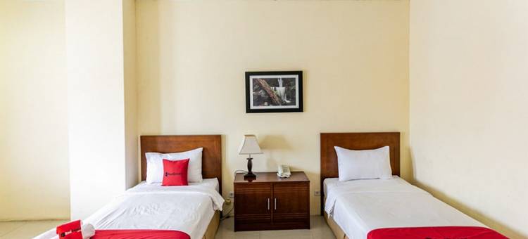 红多兹Plus酒店-近阿伦阿伦卡兰甘亚尔(RedDoorz Plus Near Alun Alun Karanganyar)图片