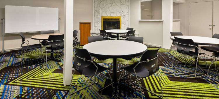 底特律机场马格努森酒店(Magnuson Hotel Detroit Airport)图片