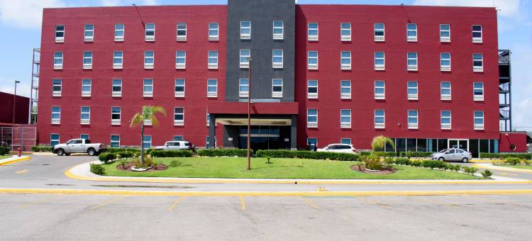 首都O赫雷迪罗酒店(Los Herederos Hotel Piedras Negras)图片