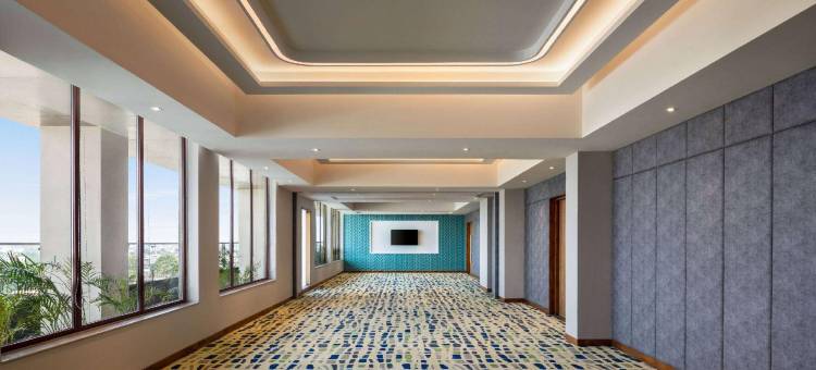 阿姆利则尔机场温德姆华美达安可酒店(Ramada Encore by Wyndham Amritsar Airport)图片