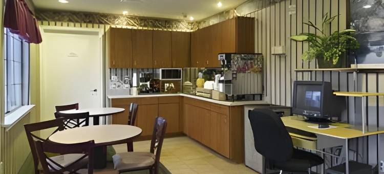 大草原城温德姆豪生酒店-近孤星公园(Howard Johnson by Wyndham Grand Prairie Near Lone Star Park)图片