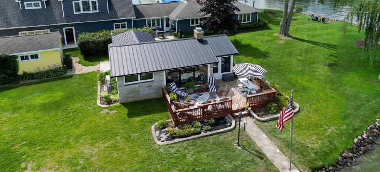 Cozy contemporary Lakefront Cottage图片