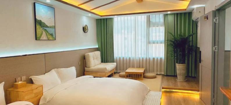 澄江丹妮客栈(月亮湾湿地公园店)图片