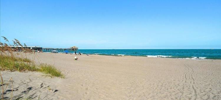 海滨实惠首层一居室公寓大厦 配特大床 & 恒温泳池!(Affordable ONE BR Main Floor Condo RIGHT ON THE BEACH w/ KING Bed & Heated POOL!)图片