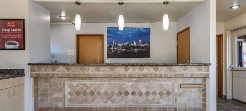 波特兰机场伊克诺旅馆(Econo Lodge Portland Airport)图片