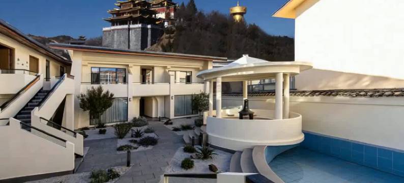 半渡·供氧Holiday Villa设计师奢享度假民宿(独克宗古城店)图片