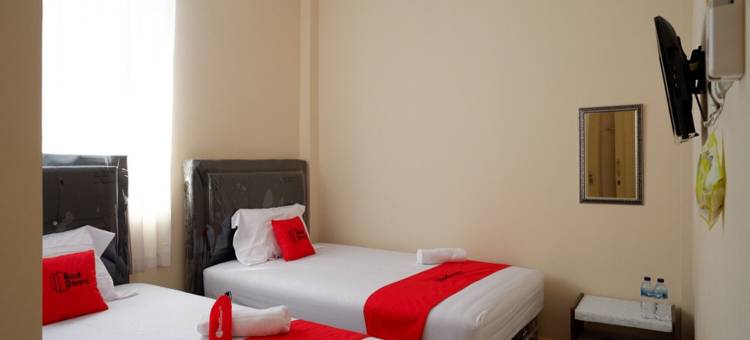 红多兹酒店-近帕卢千禧水上乐园(RedDoorz Near Millenium Waterpark Palu)图片