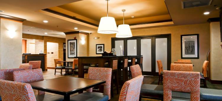 希尔顿欢朋酒店-华德福(Hampton Inn Waldorf)图片