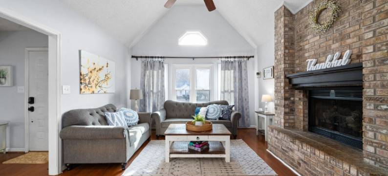 Private Entrance, Fenced Backyard and Large Kitchen - Charming Retreat图片