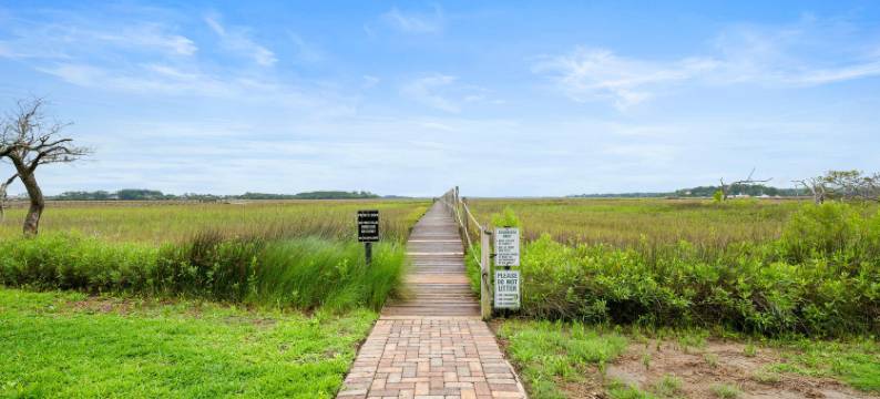 Community Pool and Scenic Dock Access - Charming Coastal Haven图片