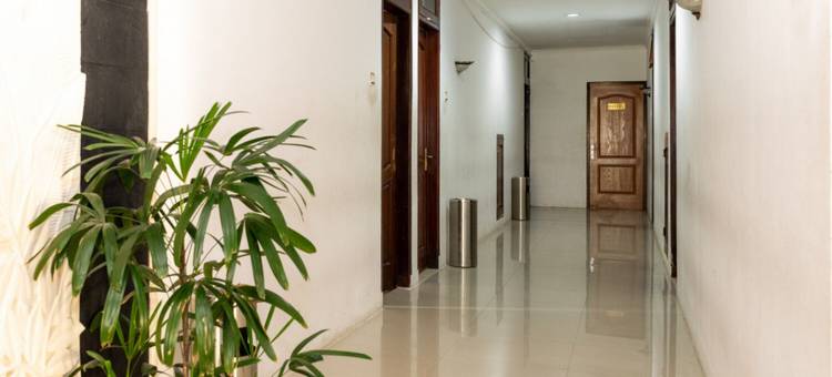 红多兹Plus伊斯兰酒店-近三宝垄爪哇超级市场2号(RedDoorz Plus Syariah Near Java Supermall Semarang 2)图片