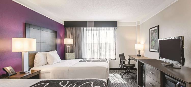 辛辛那提沙伦维尔拉昆塔温德姆套房酒店(La Quinta Inn & Suites by Wyndham Cincinnati Sharonville)图片