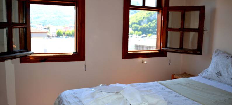 亚萨尔马林德尼泽尔膳宿公寓(Yaşar Marin Denizer Pansiyon)图片