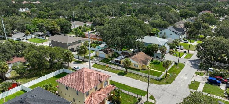 Tampa "Good Times" Home+GameRoom, Sleeps 12, 4br/3.5bth, Great Location/Backyard图片