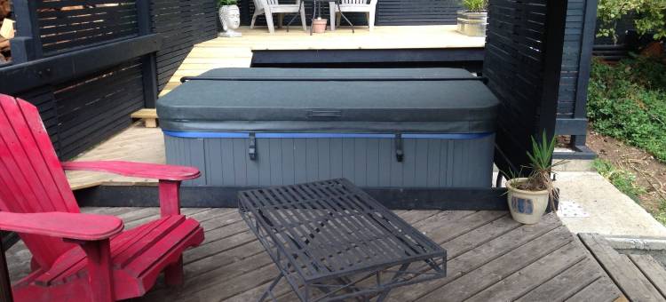 盐泉马车房住宿加早餐旅馆(Salt Spring Carriage House B&B)图片