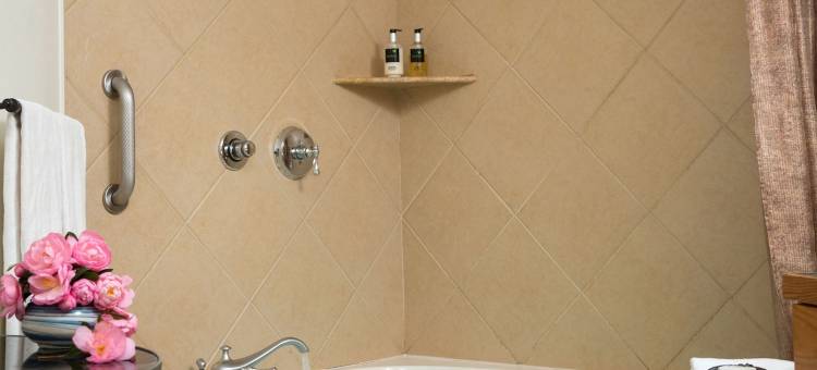 观景台湖畔旅馆(Lookout Point Lakeside Inn)图片