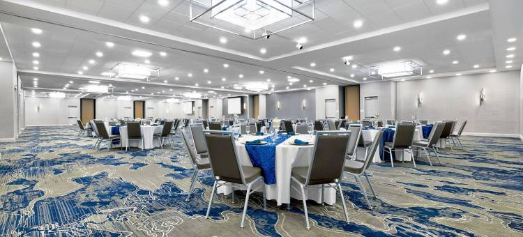 达文波特希尔顿逸林酒店(DoubleTree by Hilton Davenport)图片