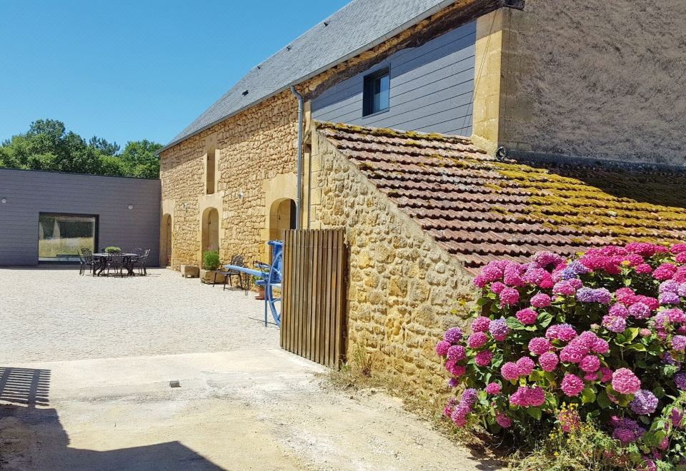 Le Petit Paradis 24 Hotel Overview