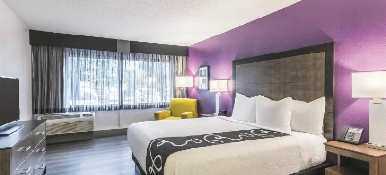 维吉尼亚海滩拉昆塔温德姆套房酒店(La Quinta Inn & Suites by Wyndham Virginia Beach)图片