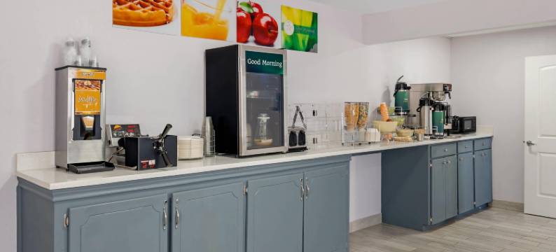 品质酒店及套房新波士顿 - 德克萨卡纳西(Quality Inn & Suites)图片