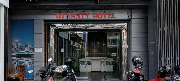 红多兹Plus酒店-近新邦提加特里塔亚萨芝勒贡(RedDoorz Plus Near Simpang Tiga Tritayasa Cilegon)图片