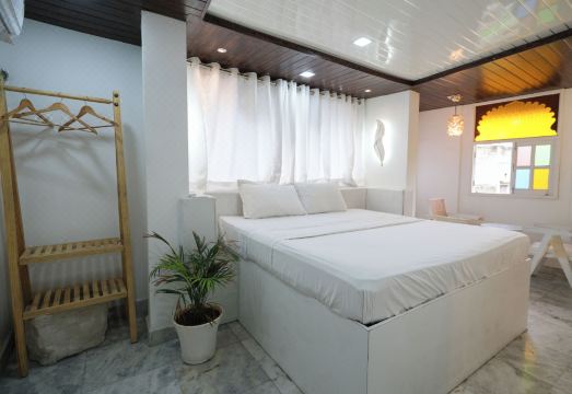 3 Raahi Hotel Overview