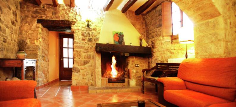 Mansion in La Llacuna with Pool & Mountain Views图片